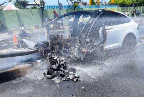 最新爆料車禍視頻下載安裝,事故現場觸目驚心  第3張