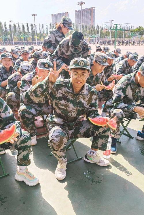 吃瓜爆料軍訓跳舞視頻,揭秘軍訓跳舞視頻背后的故事  第2張