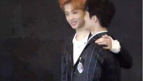 李馬克前女友爆料視頻在線觀看,揭秘昔日戀情內(nèi)幕 第2張 李馬克前女友爆料視頻在線觀看,揭秘昔日戀情內(nèi)幕 第2張