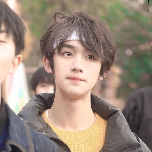 育才學生爆料丁程鑫視頻,育才學生獨家爆料，揭秘校園生活幕后